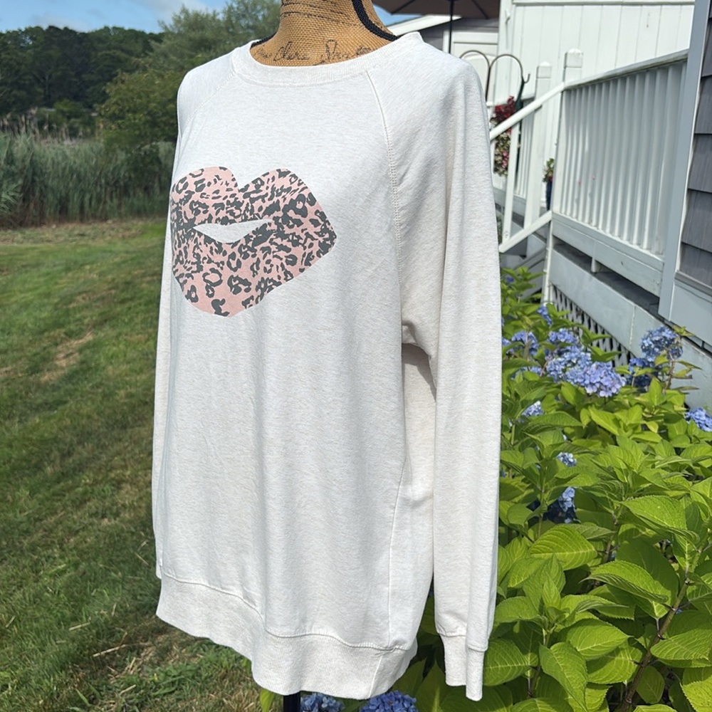 Wildfox Cheetah Print Lips Cream Knit Sweatshirt Size S NWOT - Picture 5 of 9